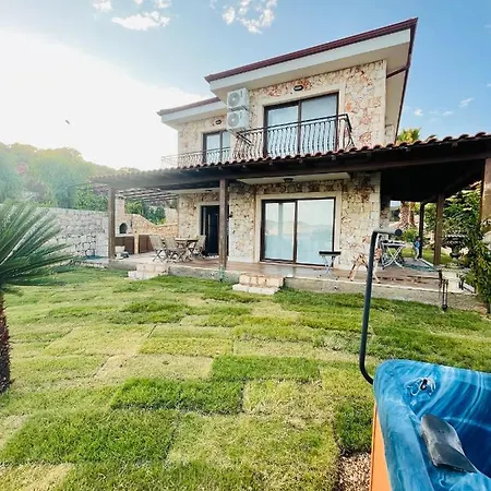 Oezpinar 4 Yatak Odali فندق